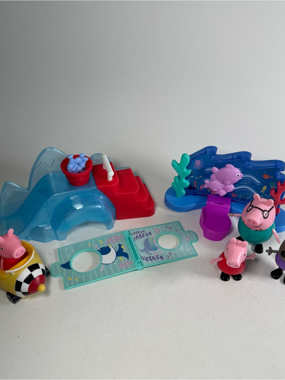 Peppa Pig Aquarium Adventure Playset Replacements Incomplete W/ Extras Toys